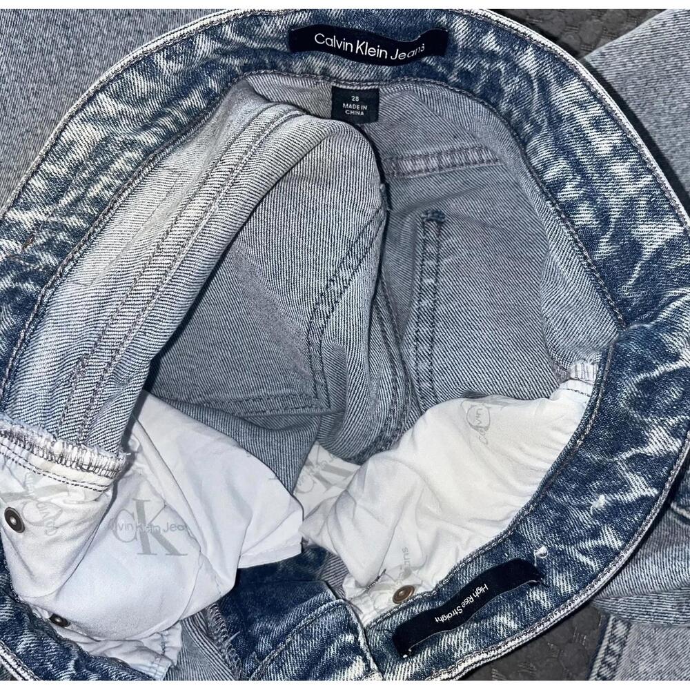 Calvin Klein Women’s SZ 28 High Rise Rise Straight Light Wash Jeans - Picture 7 of 9